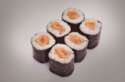 Smoked salmon maki